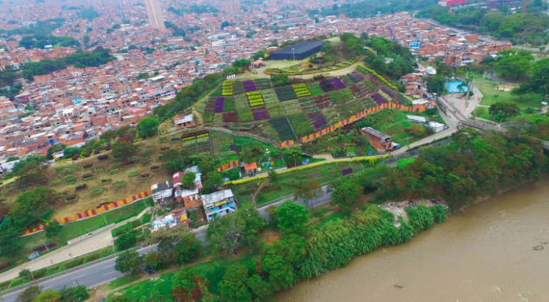 Cómo un barrio de Medellín se transformó de un vertedero de basura a una comunidad próspera
